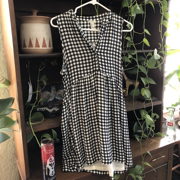 Forever 21 Dresses & Skirts - Gingham smocked babydoll picnic dress